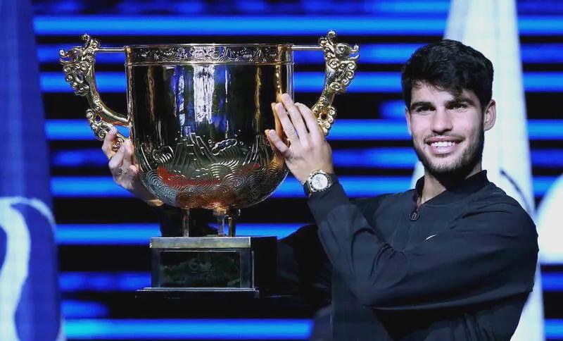 爱游戏官网-法网险胜年终总决赛，阿尔卡拉斯惊艳四座