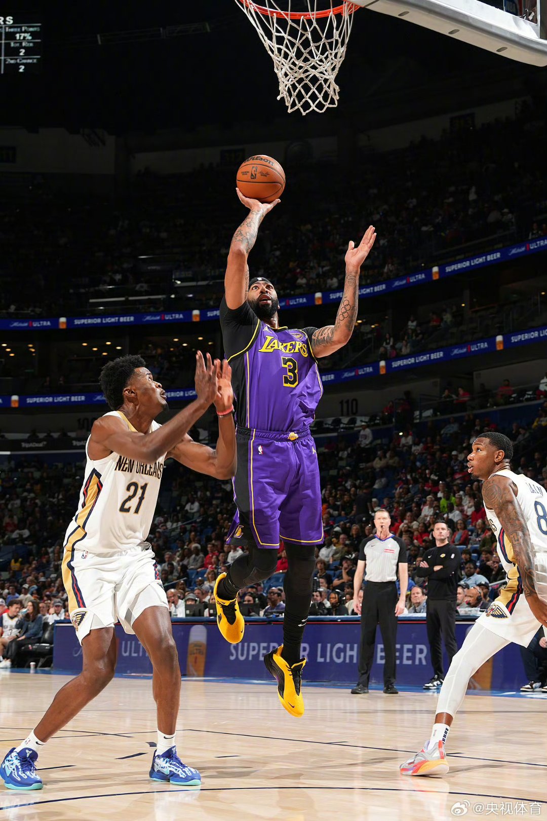 爱游戏官方入口-湖人鏖战火箭,恩比德统治全场