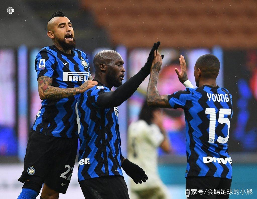 爱游戏在线-曼城轻取曼联，本泽马带队取胜