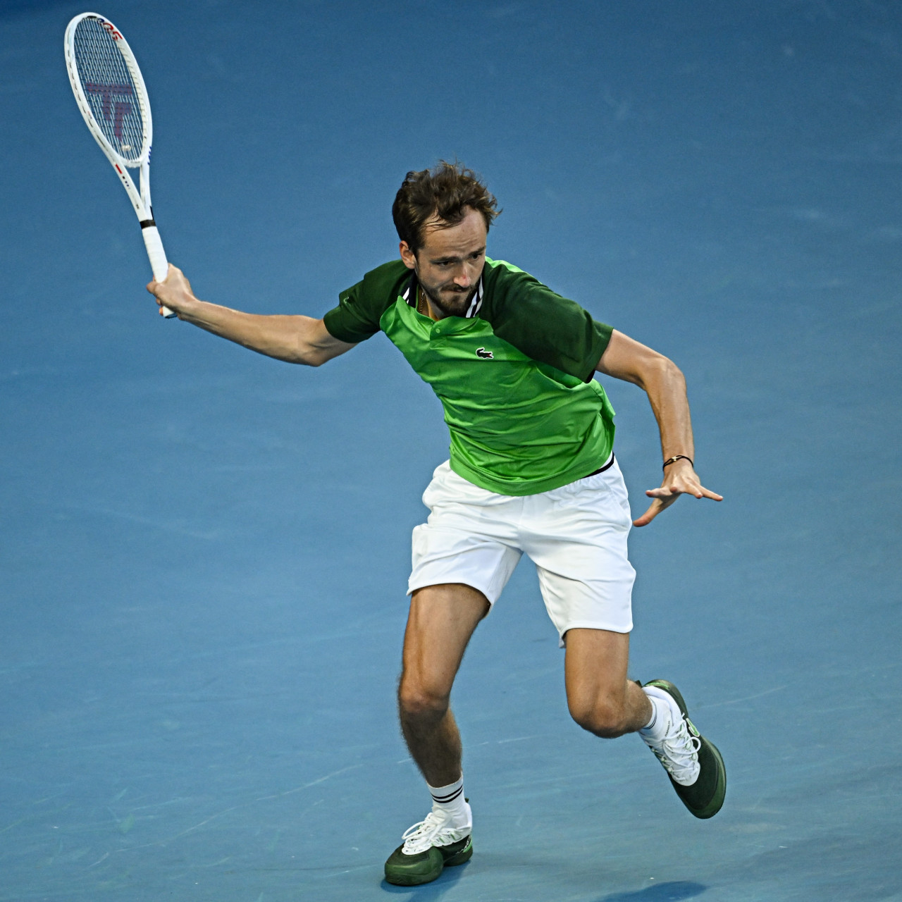 爱游戏2026-蒙特卡洛大师赛险胜澳网，梅德韦杰夫扛起全队